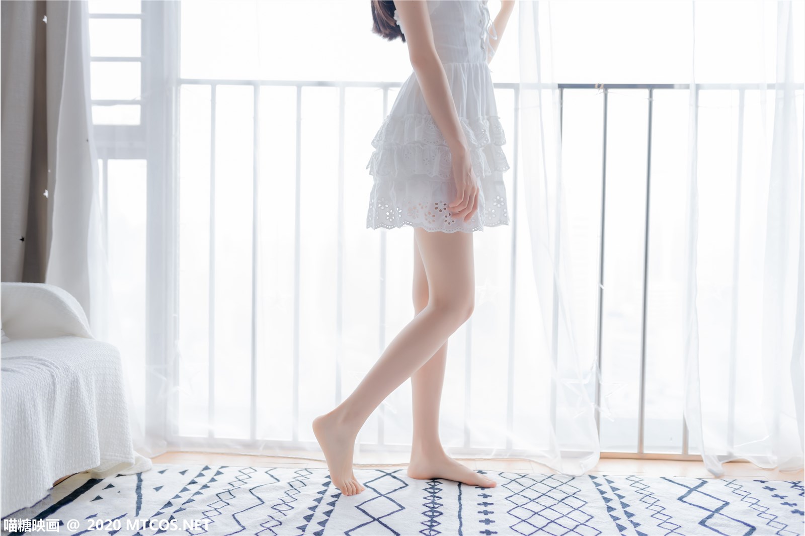 A girl in white dress(19)